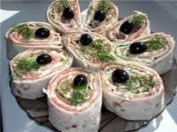 Нежные рулетики с сёмгой и сыром Филадельфия