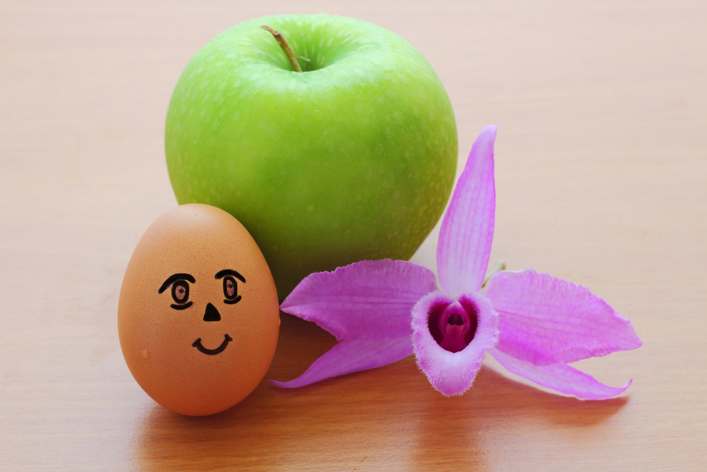 Яблоко и яйцо. Фото: Shutterstock